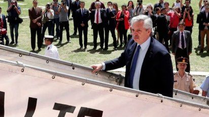 Antes de viajar a Israel, Fernández firmó el nuevo temario de extraordinarias