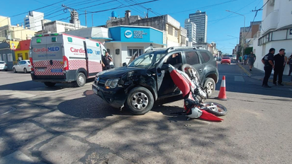 Colisionó este viernes un automóvil y una motocicleta