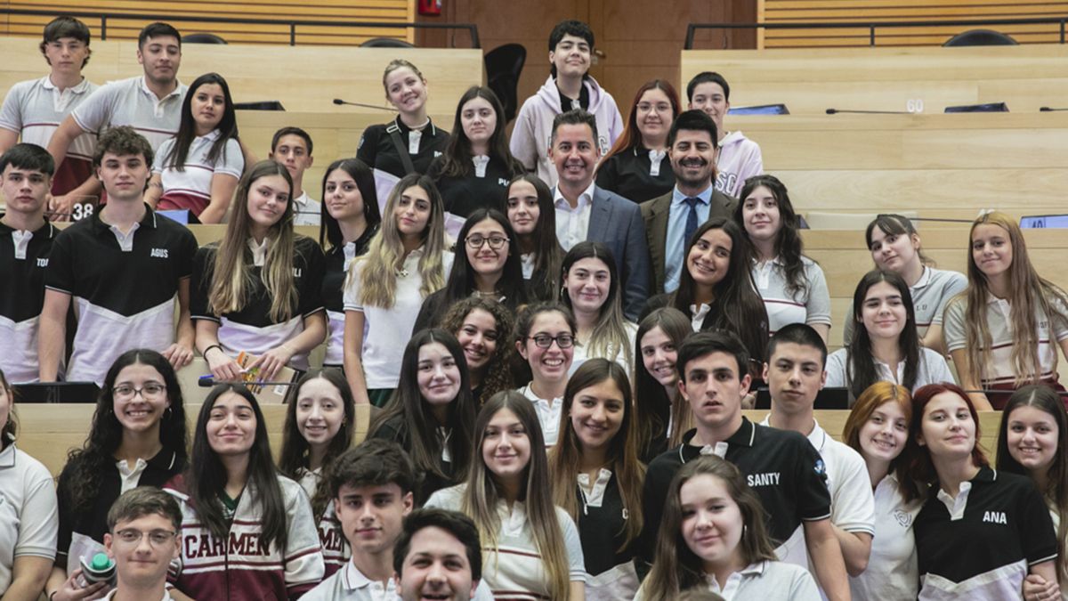 Manuel Calvo recibió en la Legislatura a estudiantes de Río Cuarto