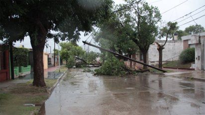 Fuerte tormenta de viento, lluvia y granizo en Río Cuarto y el sur