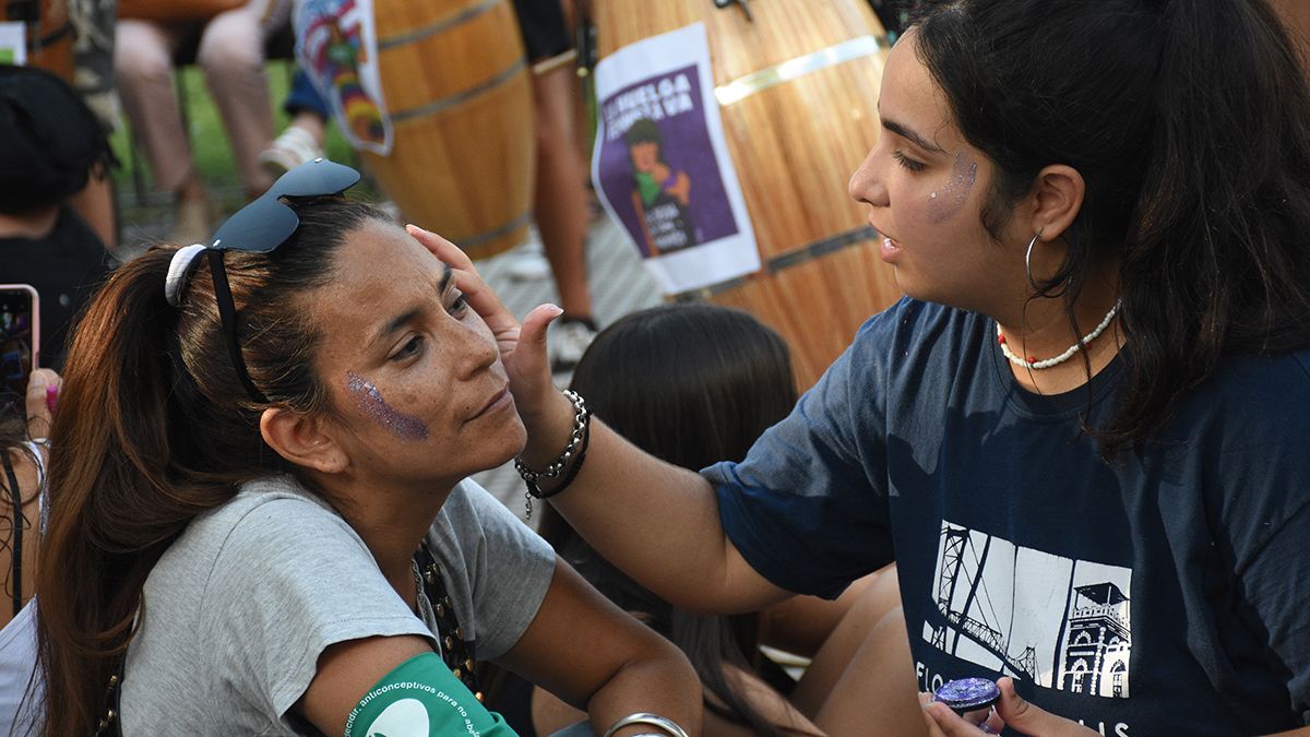 8M: cientos de mujeres marcharon en la ciudad por el Día Internacional ...