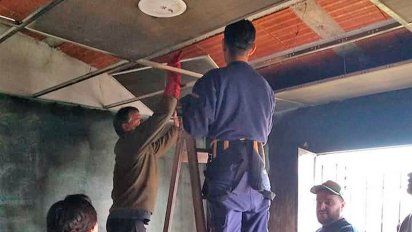Sufrió el robo e incendio de su casa y los vecinos se unieron para reconstruirla