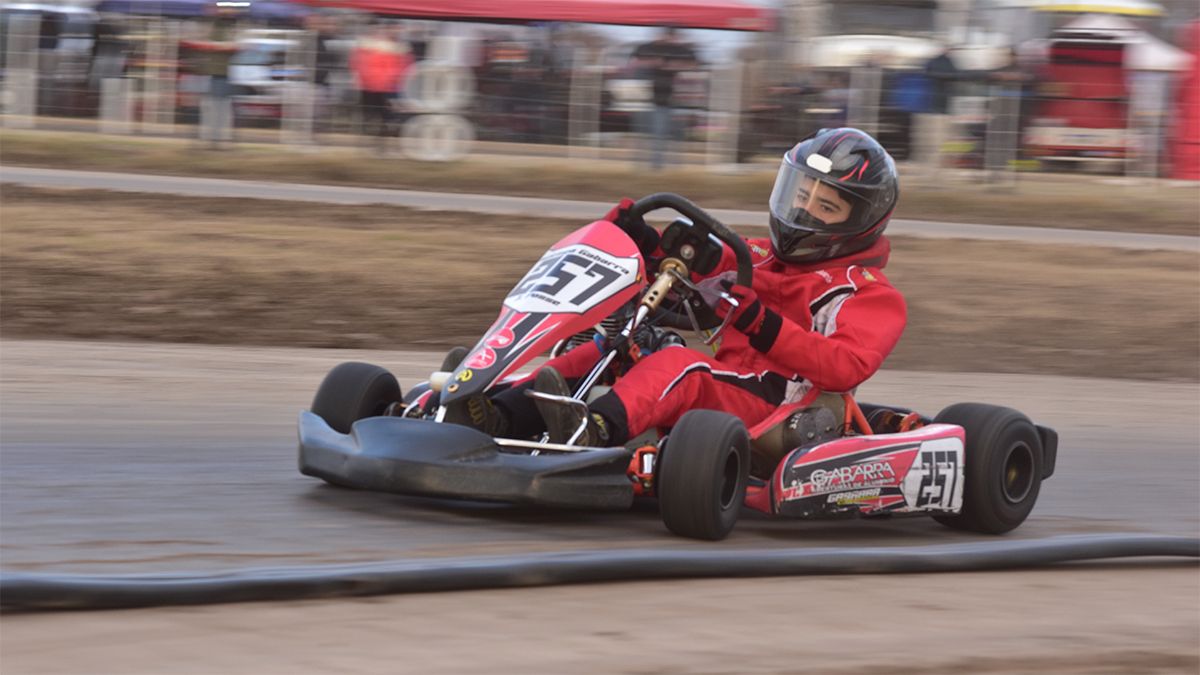 El piloto de Monomarca 150 cc. Menor, Santiago Gabarra circula en el circuito de Arias