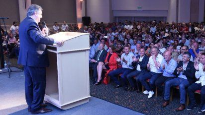 Negri lanzó su precandidatura a gobernador