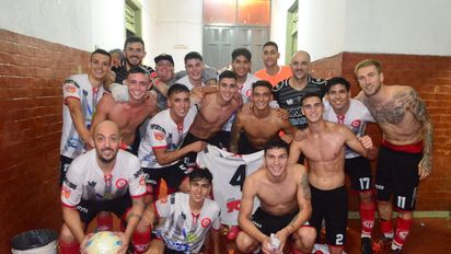 Alumni goleó a San Lorenzo de Las Perdices y es semifinalista