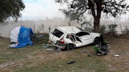 El auto de Rovanpera cayó encima del techo del Fiat Uno de una mujer