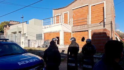 Cuatro detenidos en una casa ocupada cerca del Hospital: vecinos piden el desalojo