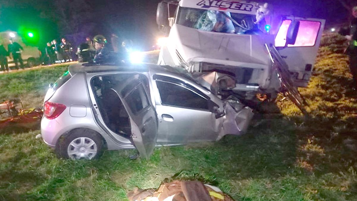 Tres integrantes de una familia murieron en un choque en Santa Fe