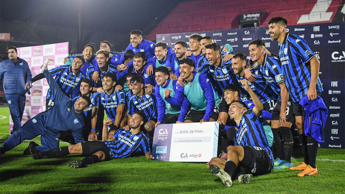 Los jugadores de Atlético Tucumán celebran la clasificación