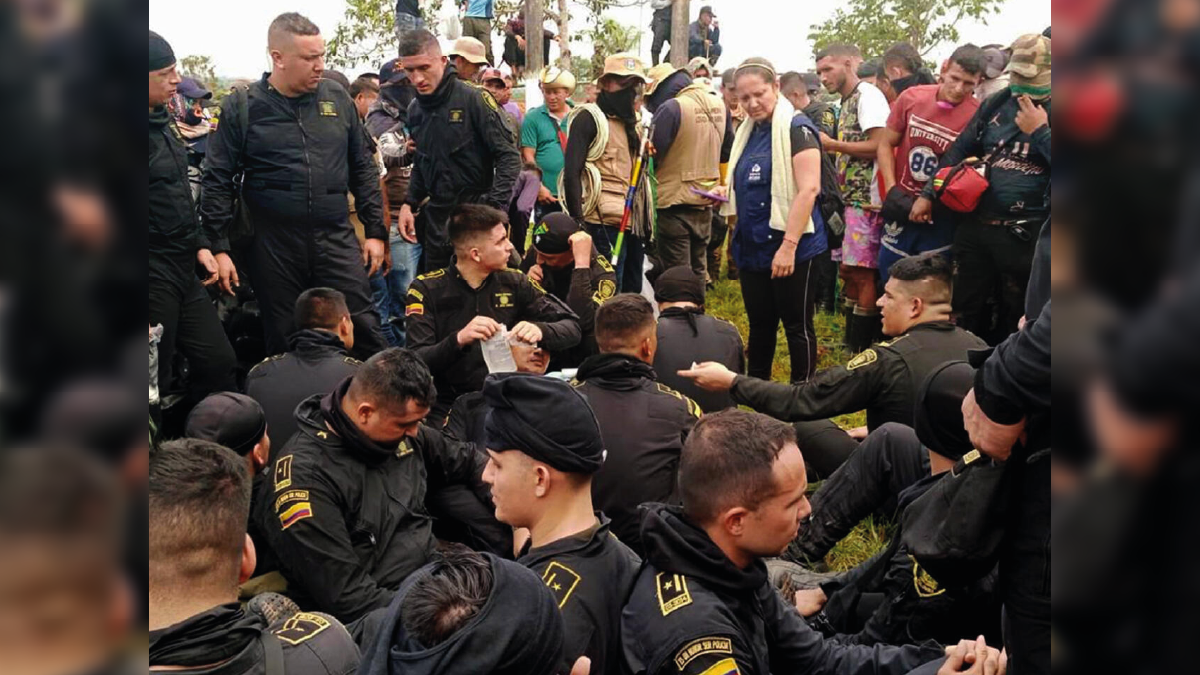 Colombia: ElGobierno anunció que consiguió hoy la liberación de los 78 policías retenidospor indígenas y campesinos en el suroeste del país
