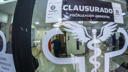 Clausuran la clínica Chutro por arrojar patógenos en la vía pública