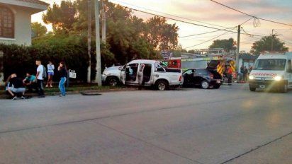 Nueve jóvenes involucrados en un choque frontal en General Deheza