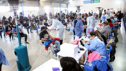 Covid-19: más de 100 mil personas ya recibieron al menos una dosis en la ciudad