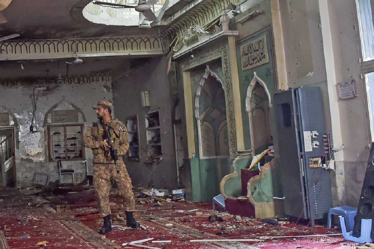 La mezquita atacada está ubicada en la ciudad noroccidental paquistaní de Peshawar.