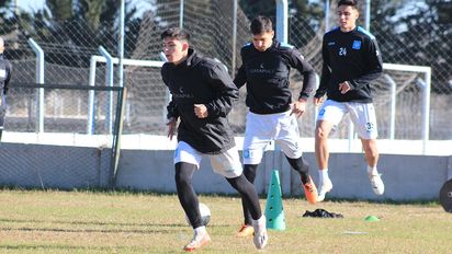 Estudiantes entrena sin perder de vista el objetivo de sumar en Primera Nacional