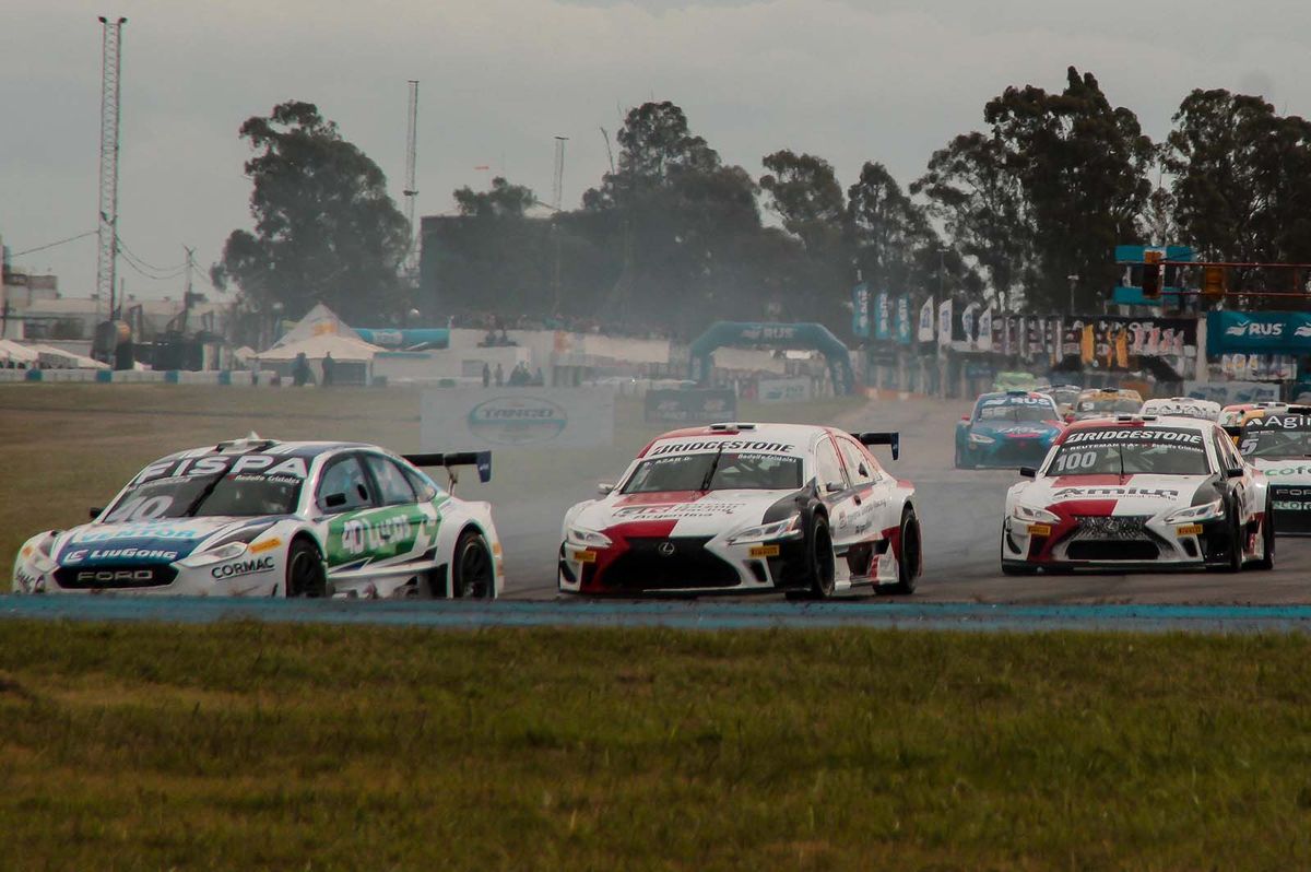 Largada en la última visita del Top Race a Río Cuarto, con Marcelo Ciarrocchi primero seguido de Diego Azar en 2022