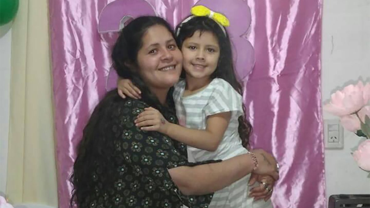 Karen Baldobino pidió justicia por la muerte de su hija Danae Olguín.