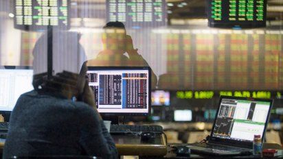 El dólar cerró la semana estable, pero el Riesgo País sigue en alza