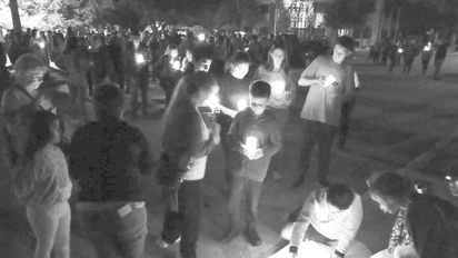 Masiva marcha de velas en Huinca contra la suba de la luz