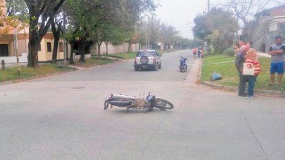 Chocó contra una camioneta y fue trasladada al Hospital