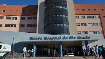 Violento episodio en la guardia del Hospital: se registró un altercado entre una mujer y la Policía