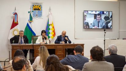 Solo, el oficialismo avanzó con los