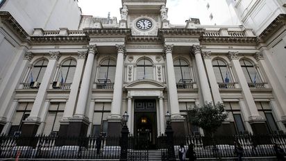 Economía autorizó la compra de títulos al Banco Central para reducir su nivel de deuda