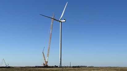 Se montaron los primeros aerogeneradores del Parque Eólico de General Levalle