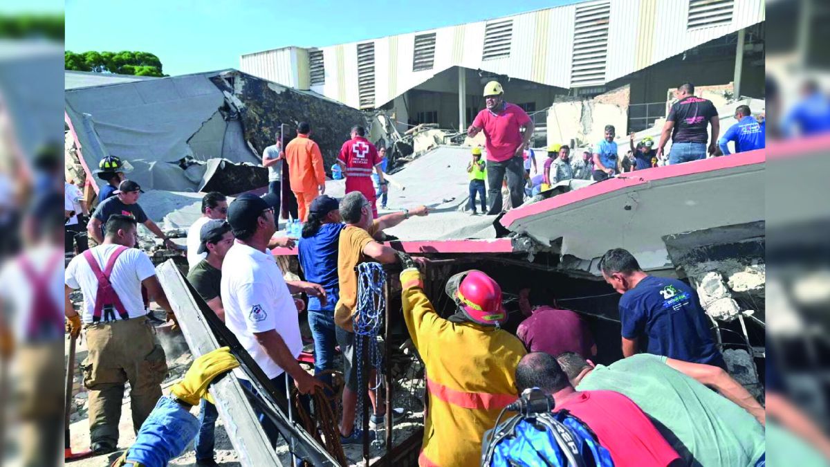 México: La cifra de fallecidos por el desplome del techo de una iglesia en el norte del país ocurrido el domingo ascendió a 10 y otras 60 personas resultaron heridas