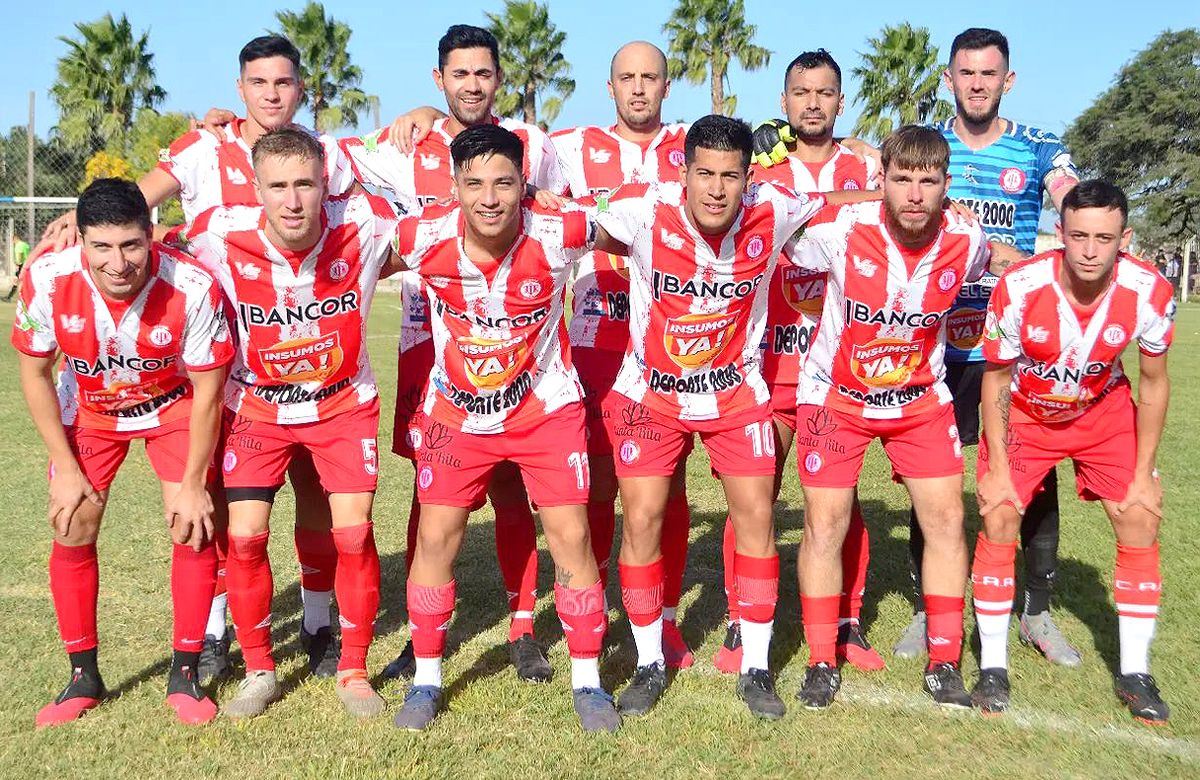 El equipo de Alumni que ayer venció 2-0 a Sportivo Los Zorros. Lidera solo en la zona Norte.