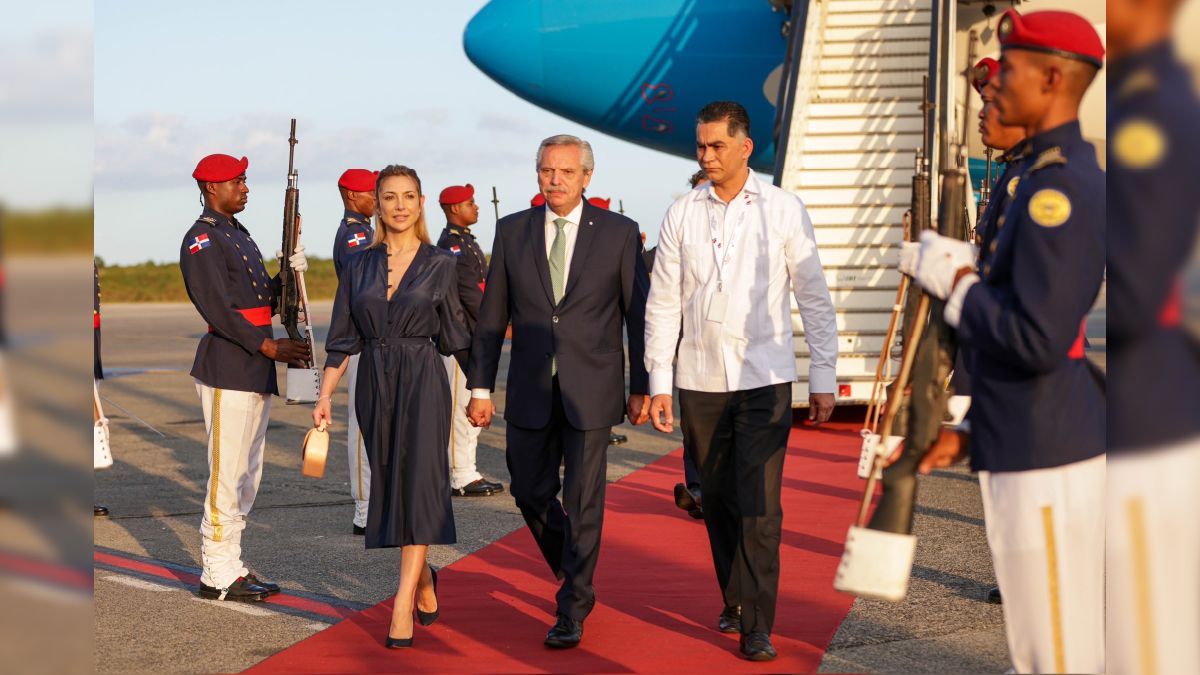 Fernández viajó acompañado por la primera dama Fabiola Yánez.