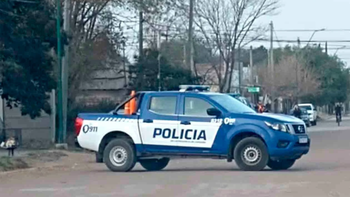 La Policía investiga el violento asalto, siguiendo directivas de la Fiscalía de Huinca. La Policía investiga el violento asalto, siguiendo directivas de la Fiscalía de Huinca.