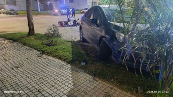 Dos hospitalizados tras un choque entre un auto y una moto en barrio Abilene