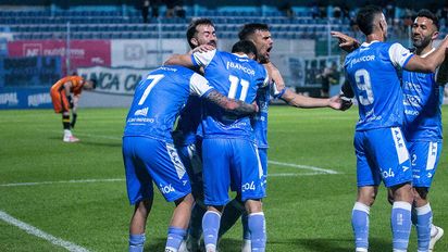 Estudiantes recibe a Almirante Brown con la gran misión de alcanzar la cima