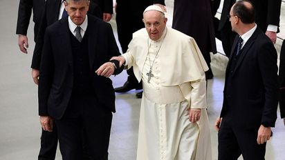 El Papa pide a los padres no condenar a sus hijos por su orientación sexual