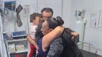 Dos policías reanimaron a un bebé de un año durante un traslado de urgencia