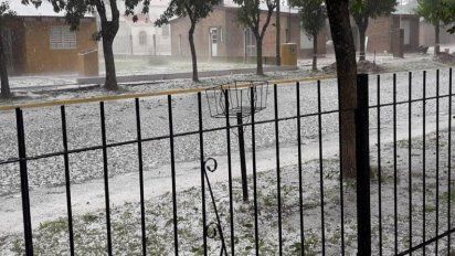 En medio de un alerta por tormentas intensas, cayó granizo en la región