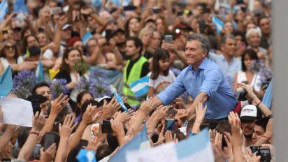 Macri se despidió en la Plaza de Mayo con un “hasta pronto”