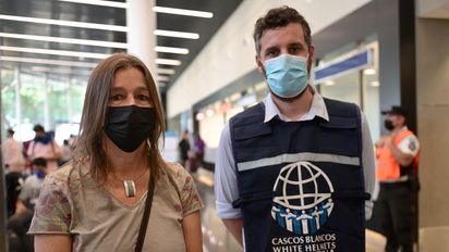 Frederic recibió al primer contingente de argentinos que llegaron desde Ucrania