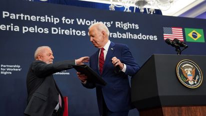 En un encuentro con Biden, Lula alertó que la democracia corre peligro en Argentina por