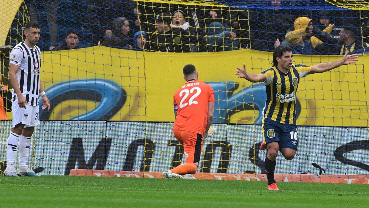 Ignacio Malcorra festeja su gol a Talleres, el segundo de Rosario Central que le ganó 2 a 0 a la T en Rosario