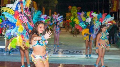 Arias celebra su carnaval con un mensaje ecológico y un corsódromo a pleno