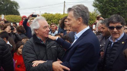 Macri encabezó un timbreo con vecinos en Coronel Baigorria