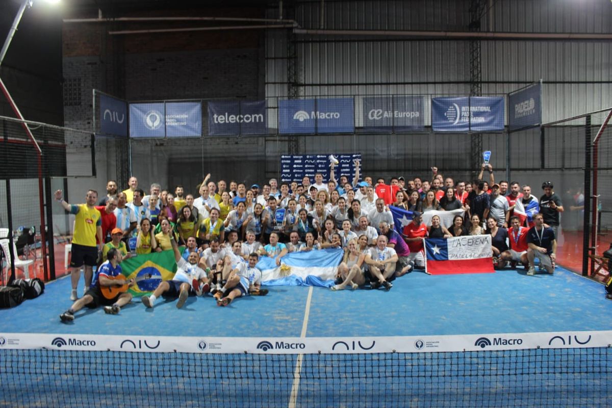 Todos juntos. Los participantes compitieron y disfrutaron de un gran torneo en el que hubo parejas de 8 países. 