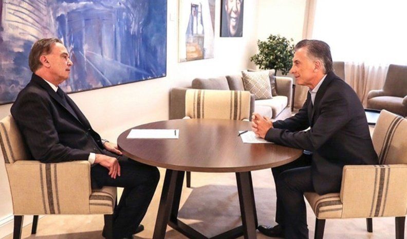 La primera foto de la fórmula presidencial oficialista, Miguel Angel Pichetto y Mauricio Macri dialogoron en Olivos.