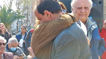 Llamosas se emocionó al recordar su infancia con su madre como docente