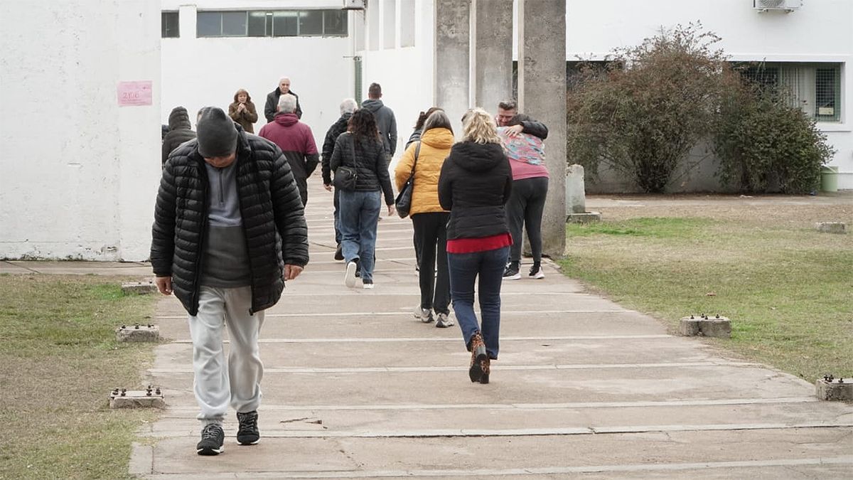 A las 18 se cumplió el plazo habilitado para emitir sufragio. Foto: Andrés Oviedo