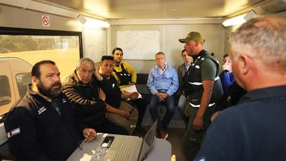 Schiaretti sobrevoló la zona de incendios y reclamó sanciones