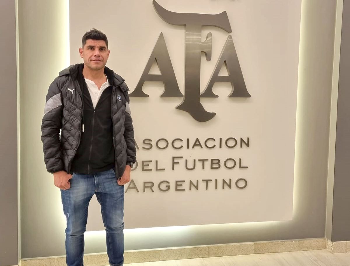 La AFA distinguió a Alberto Ortiz por su trabajo de formación en Cañuelas. “Mi empresa apuesta a ubicar y acompañar el crecimiento del jugador”