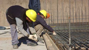 La industria y la construcción profundizan la caída: en julio retrocedieron alrededor del 5%